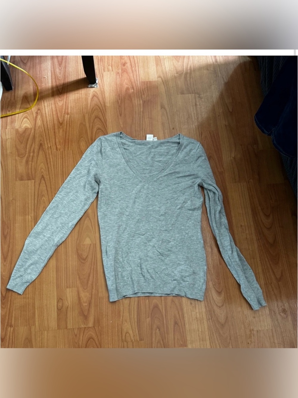 Twik long-sleeve V-neck top in heather grey